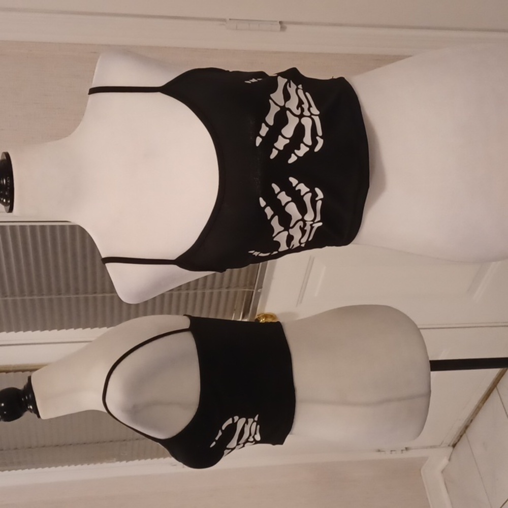 4/$40 Black Skeleton Print Fitted Tank Top - Size US 4 (Small)
